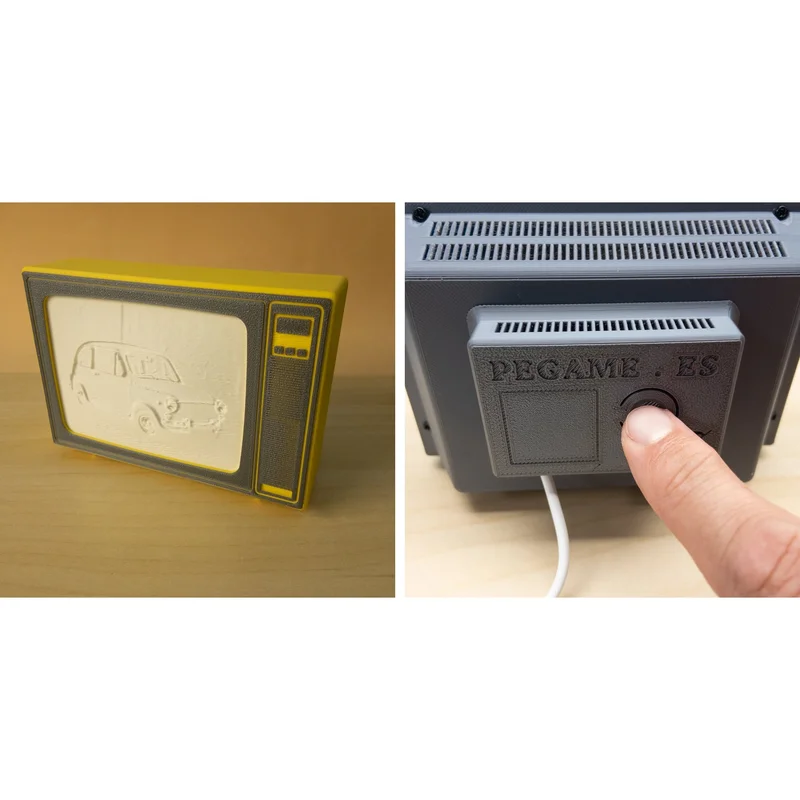 On the left, a switched-off retro TV on a wooden table, with a yellow case, graphite front and side control panel; a Seat 600 shows in white relief on the curved screen. On the right, a finger pressing the power button on the back, with the PEGAME.ES logo in relief